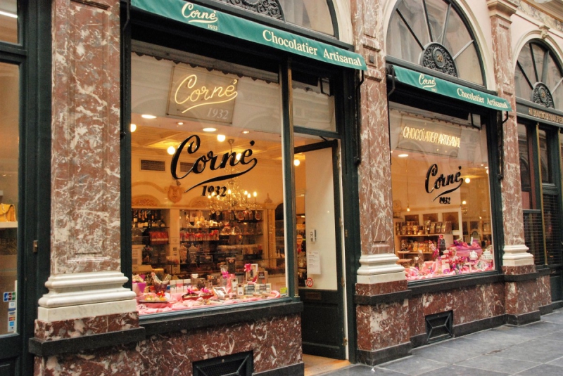 boutique-CUEBRIS-min_chocolate_chocolaterie_shop_luxury_chic_gallery_brussels_belgium-558146